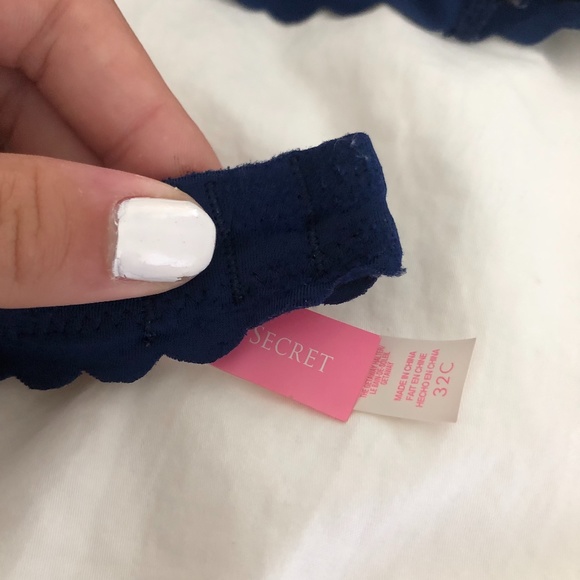 Victoria's Secret- Getaway Halter Navy Blue - Picture 4 of 5